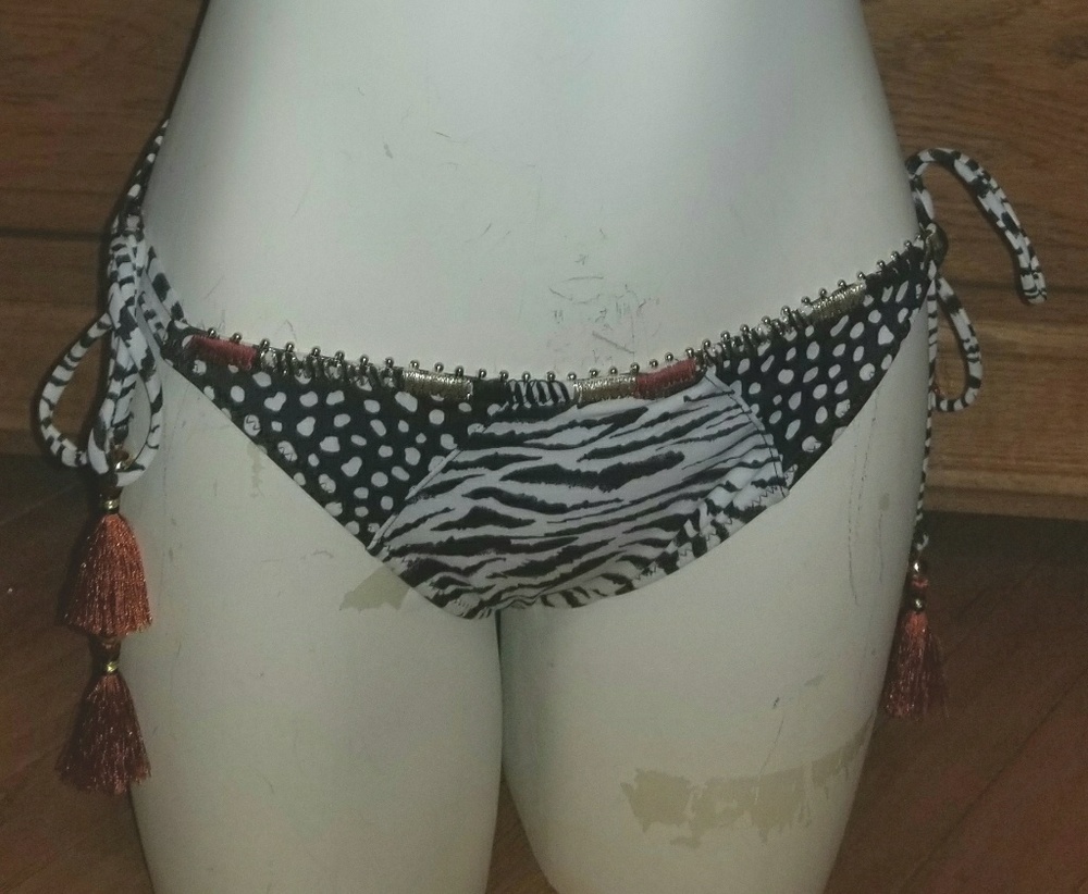 NWOT Victoria's secret bikini bottom size medium